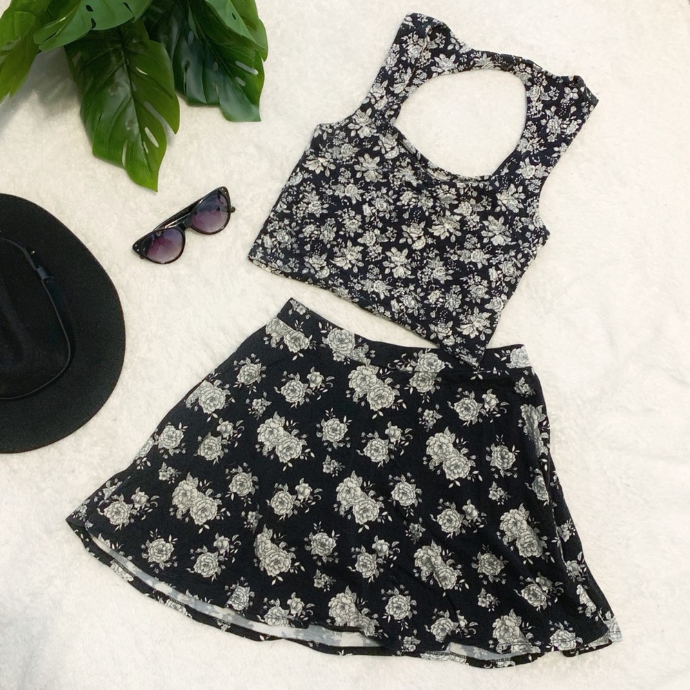 🌸 5 for $25🌸 Forever21 black floral skirt